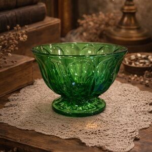 Vintage Anchor Hocking emerald green dish or candy jar